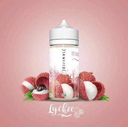 100 mL bottle of Lychee-flavored e-liquid surrounded by fresh lychees on a pink background